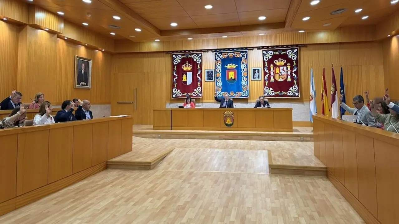 En la imagen un instante del Pleno del Ayuntamiento de Talavera de la Reina (Toledo) celebrado este viernes en el Consistorio