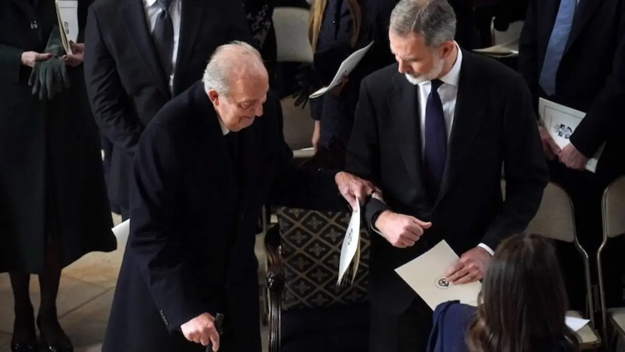 Zarzuela, incapaz de frenar el duro drama entre el rey Felipe y su padre el rey Juan Carlos