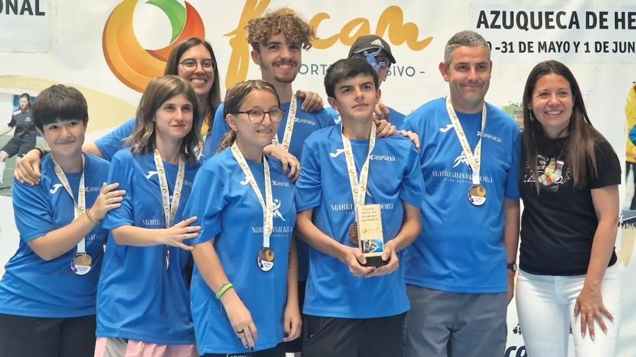 La consejera de Bienestar Social, Bárbara García Torijano, durante el acto de clausura y entrega de premios del 29º Campeonato Regional de Fútbol Sala de FECAM, celebrado en Azuqueca de Henares (Guadalajara)