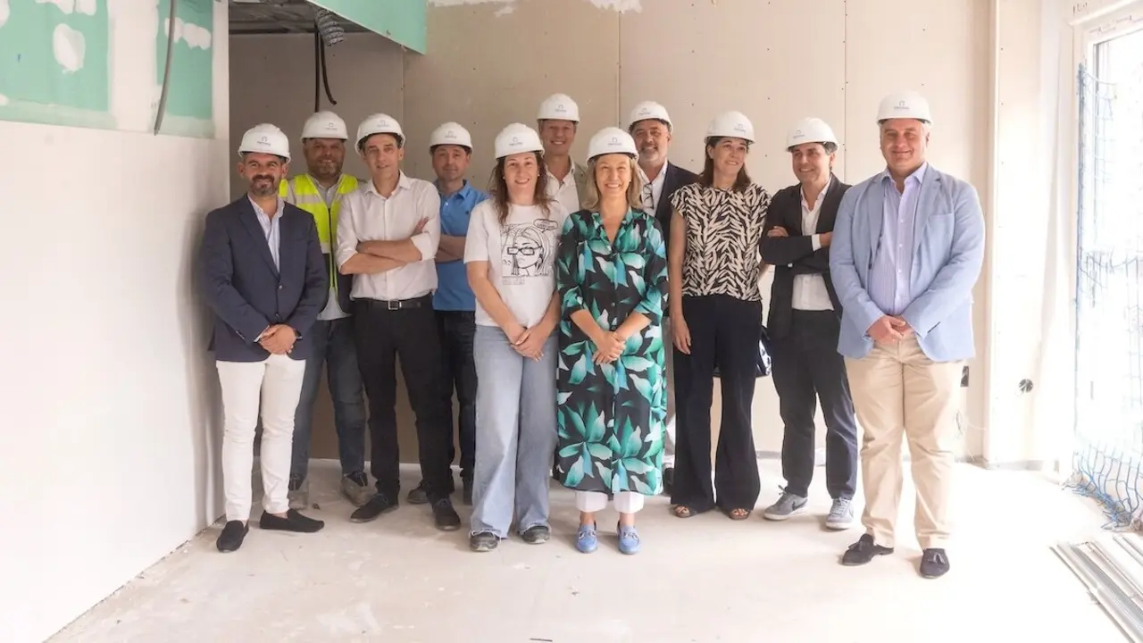 La alcaldesa de Guadalajara, Ana Guarinos, visitando las nuevas viviendas de alquiler asequible de la ciudad