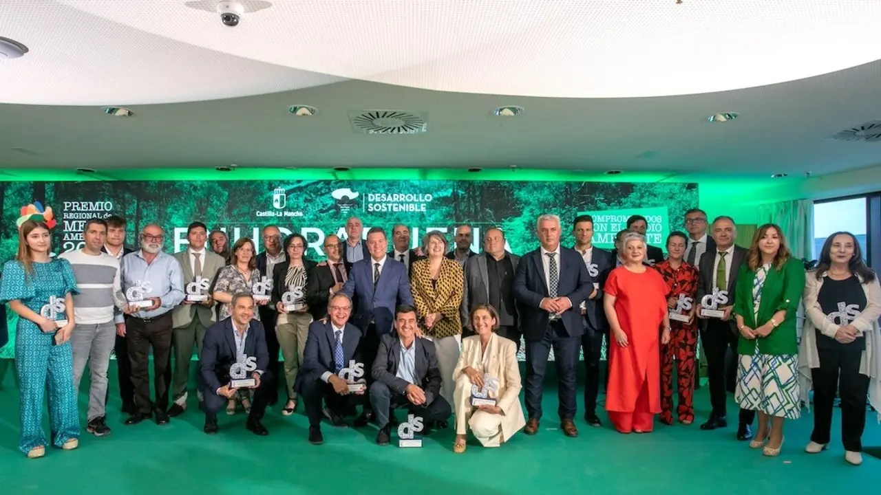 El presidente de Castilla-La Mancha, Emiliano García-Page, ha presidido el acto de entrega de los Premios Regionales de Medio Ambiente en el Parador de Molina de Aragón (Guadalajara)