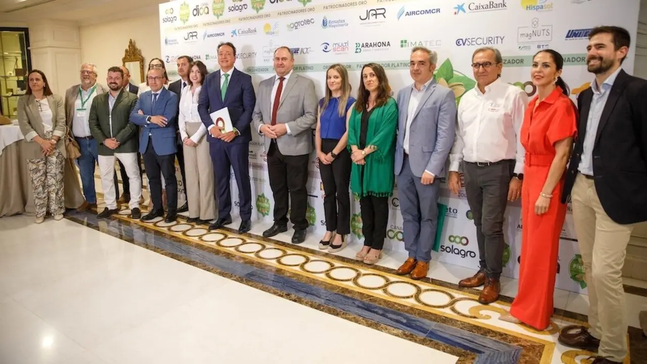 El consejero de Agricultura, Ganadería y Desarrollo Rural, Julián Martínez Lizán, ha inaugurado la II Edición del Foro Nacional de Innovación del Pistacho PistaDica 2025
