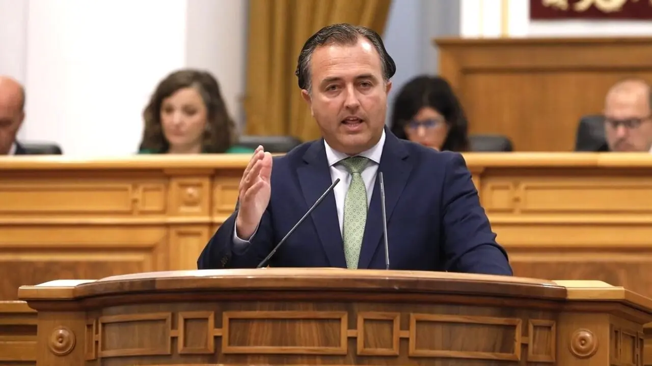 El presidente de Vox en las Cortes de Castilla-La Mancha, David Moreno, durante su intervención en el Pleno