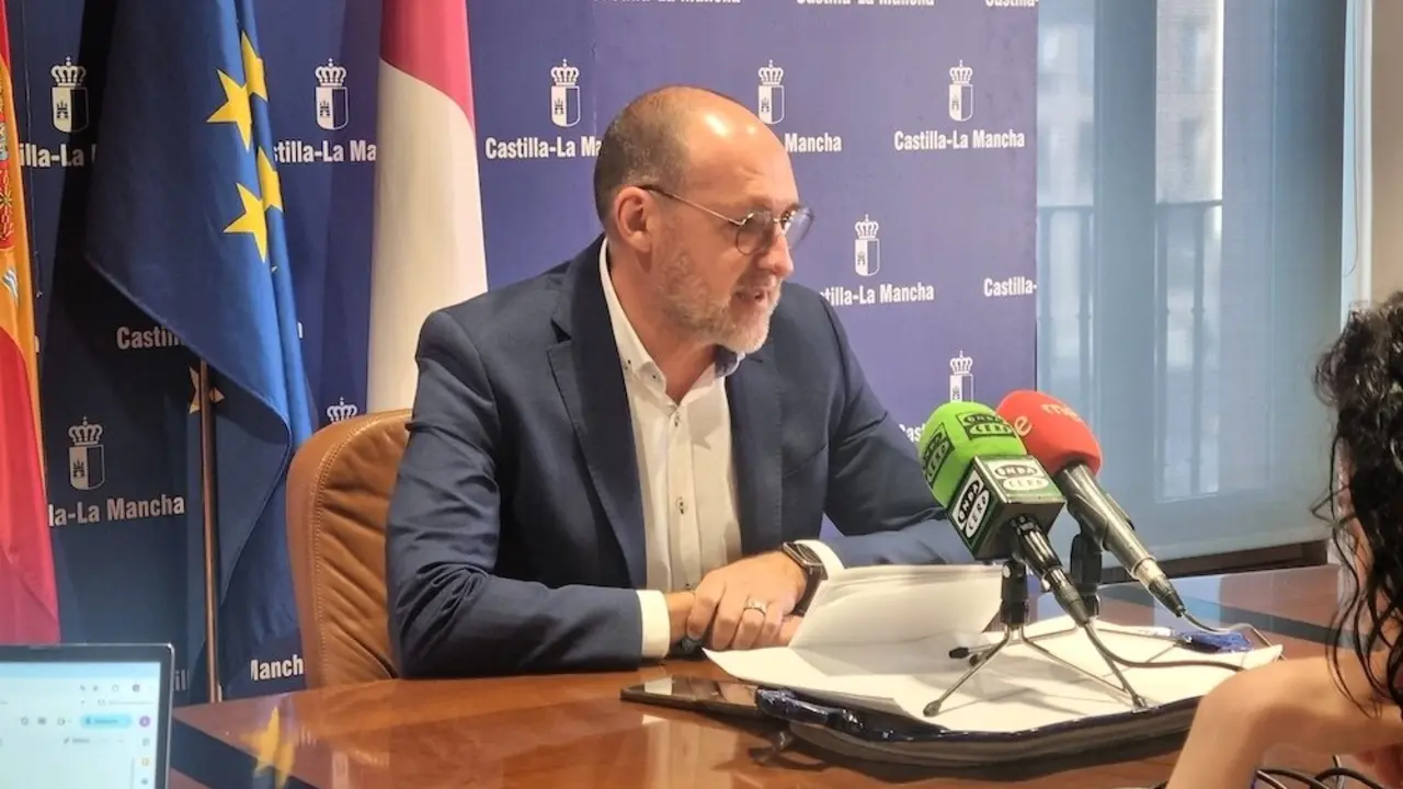 El delegado de la Junta en Talavera de la Reina (Toledo), David Gómez, en rueda de prensa