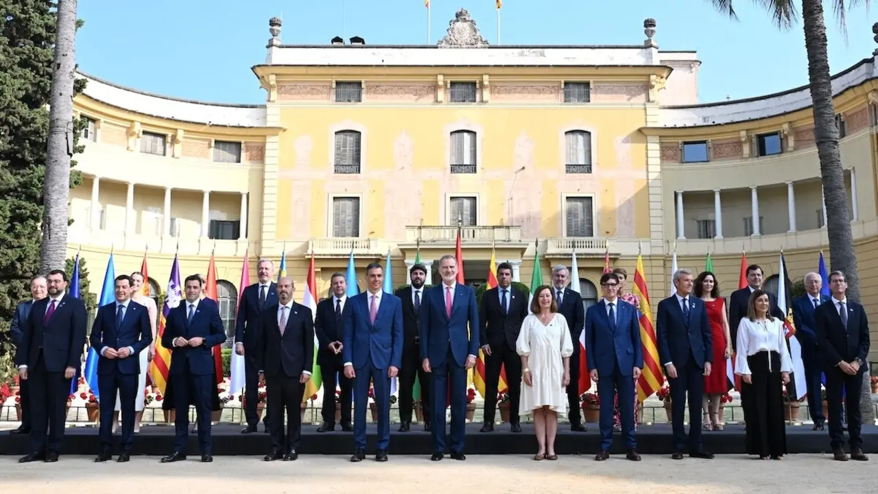 Imagen de familia de la XXVIII Conferencia de Presidentes celebrada este viernes en el Palacio de Pedralbes de Barcelona