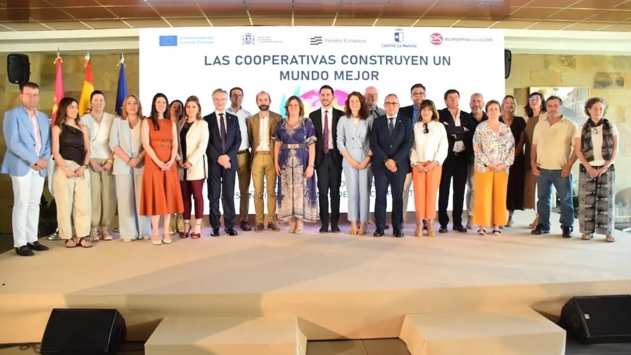 La consejera de Economía, Empresas y Empleo, Patricia Franco, ha clausurado, en el Salón de Actos de la Cooperativa Nuestra Señora de Manjavacas de Mota del Cuervo (Cuenca), la Jornada de Economía Social de Castilla-La Mancha con motivo del Año Internacional de Cooperativas