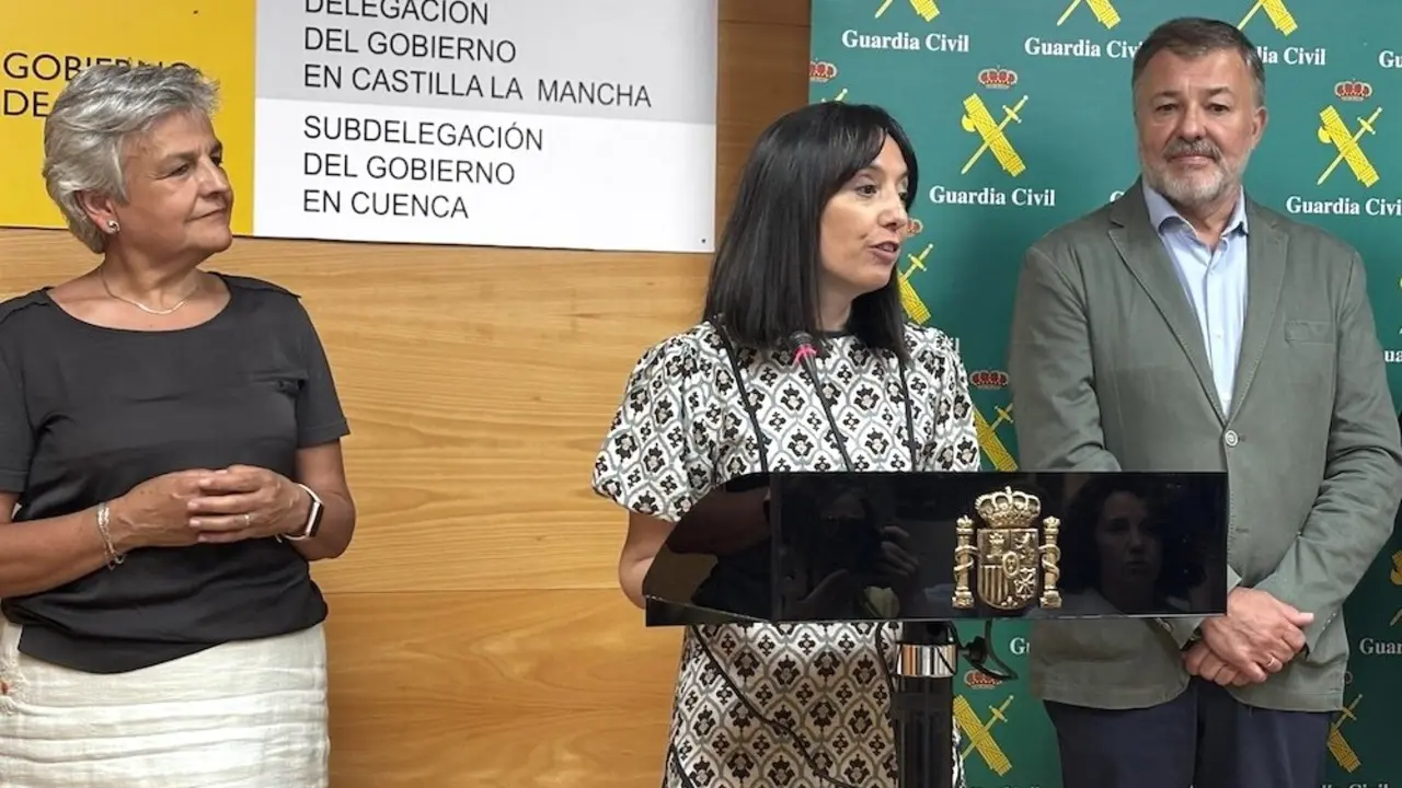 La directora general de la Guardia Civil, Mercedes González, en rueda de prensa en Cuenca donde ha avanzado que la ciudad acogerá este año los actos nacionales de la patrona del Instituto Armado