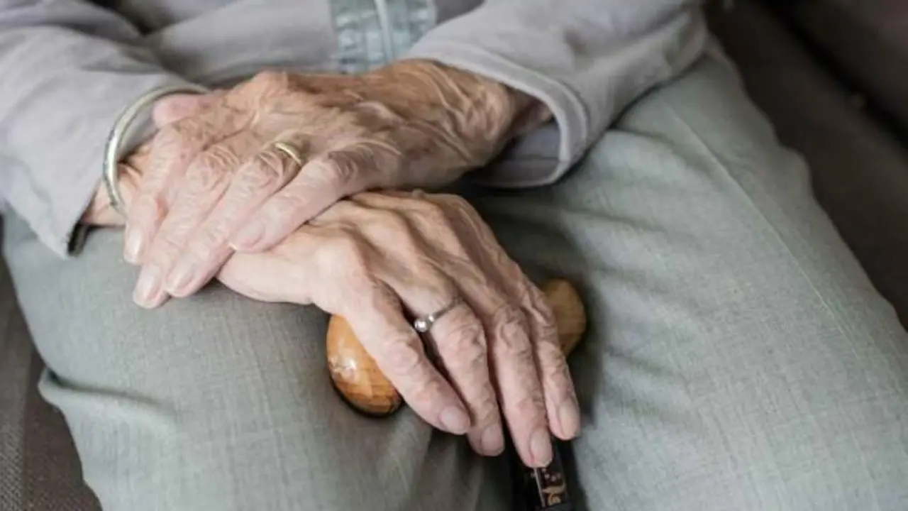 Detienen a un trabajador de una residencia por agredir a ancianos y grabarlo todo