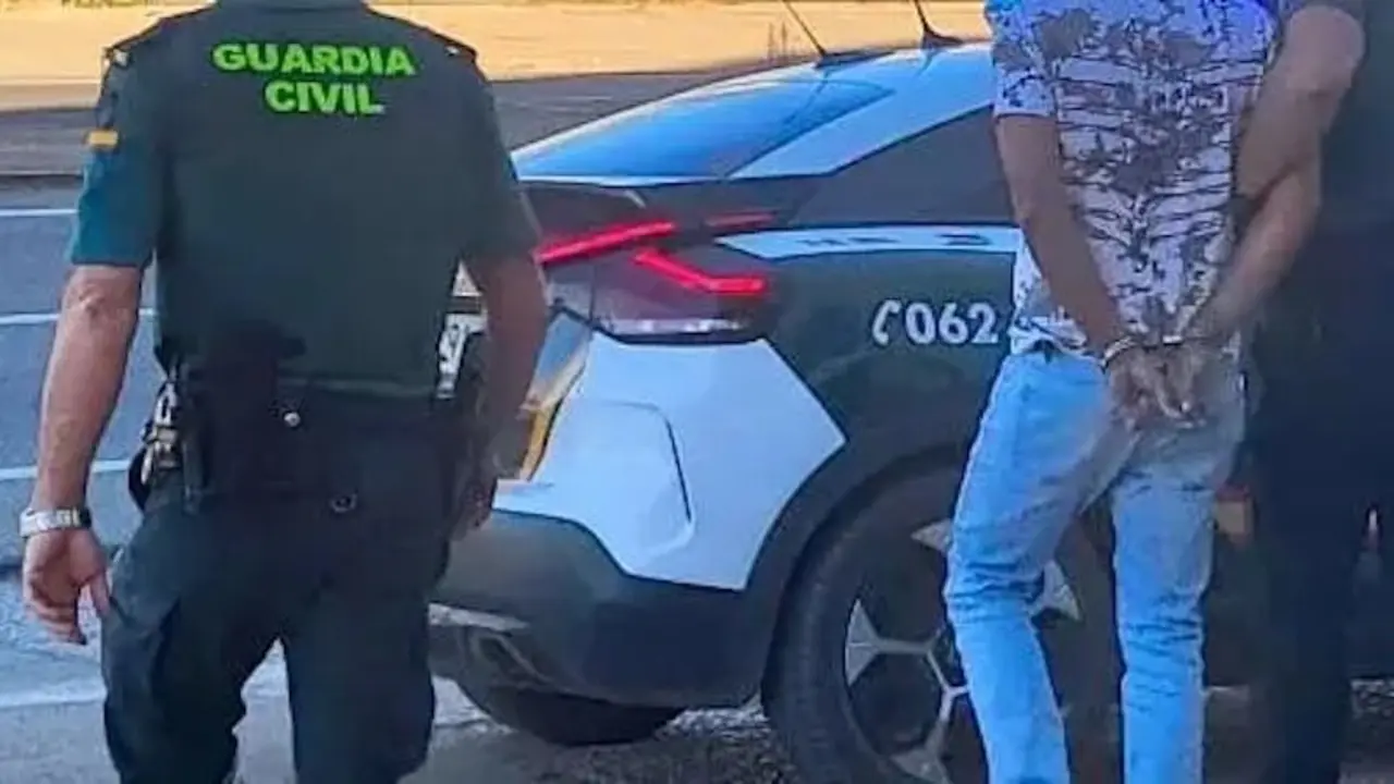 Dos jóvenes detenidos por robar 85 jamones ibéricos en un secadero de Cáceres