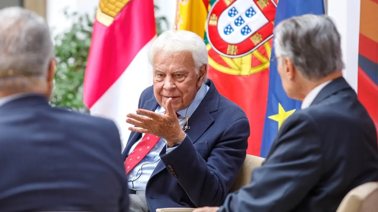 El ex presidente del Gobierno, Felipe González, durante su intervención en el evento ‘Un camino compartido: 40 años de España y Portugal en la Unión Europea’, promovido por la Junta, la Fundación Felipe González y el Real Instituto Elcano