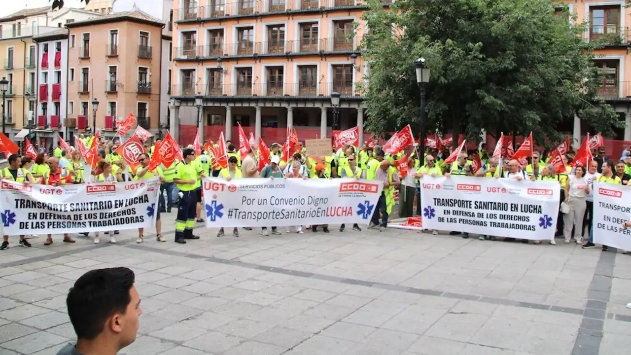 Los trabajadores del transporte sanitario harán paros parciales la próxima semana