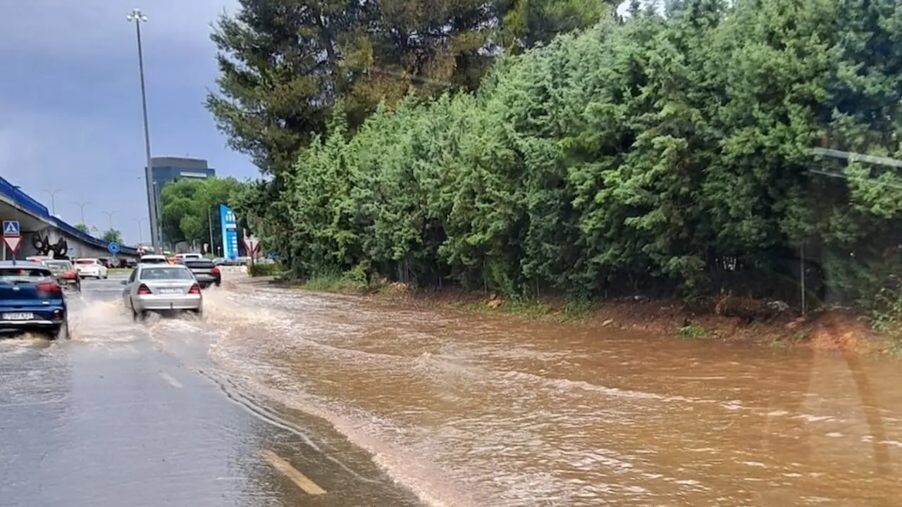 Más de 30 incidencias atendidas en una hora en Guadalajara por la fuerte tormenta