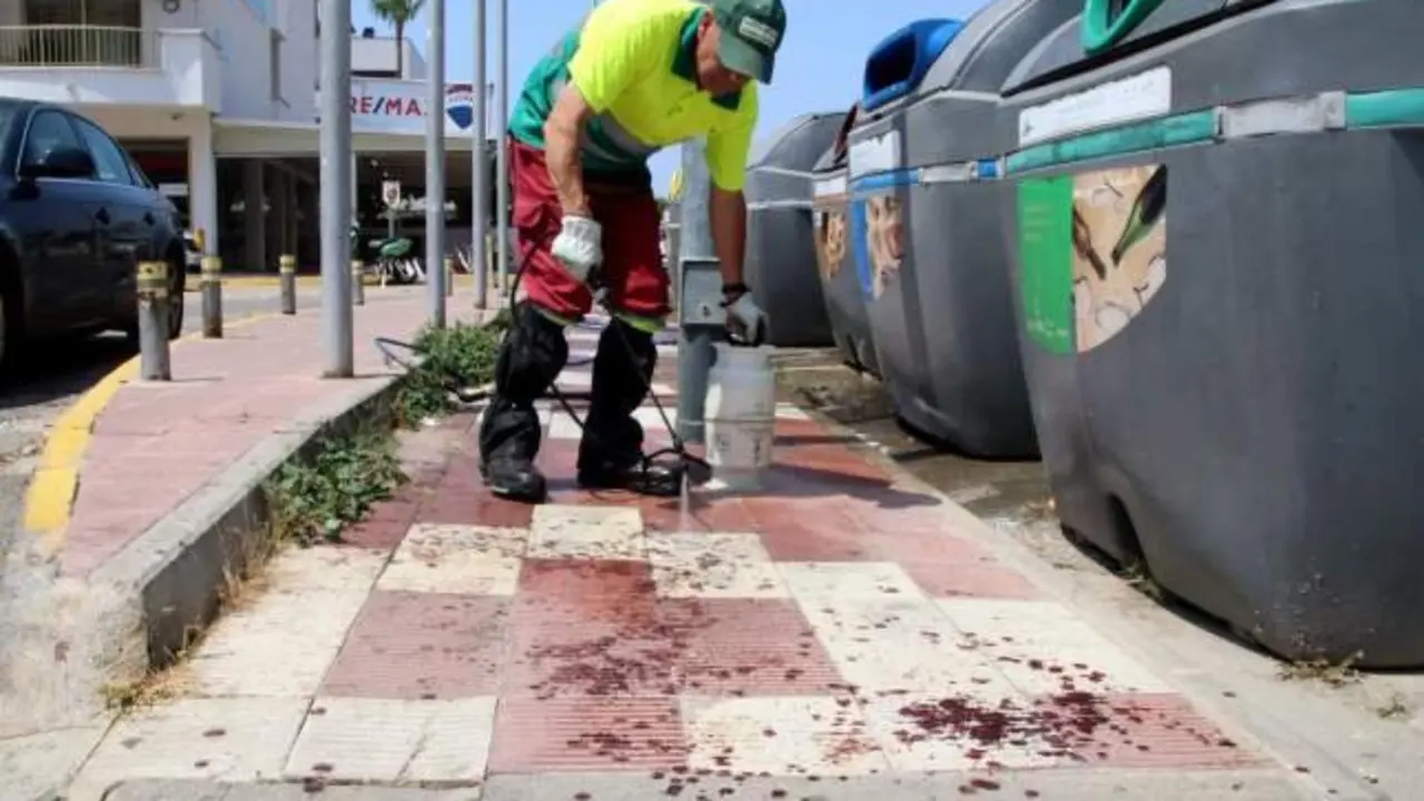 Investigan el apuñalamiento de un barrendero en plena calle: el agresor ha huido