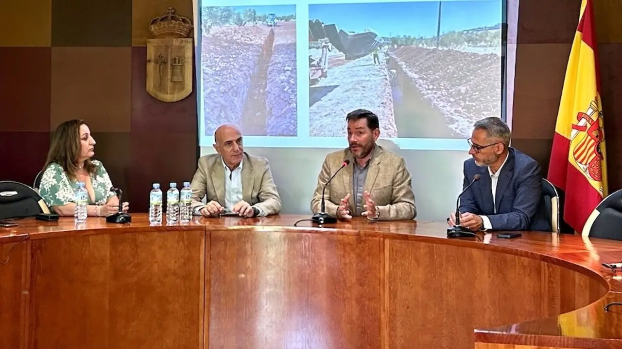 Finalizan las obras de mejora de abastecimiento de agua a Torrenueva y Castellar