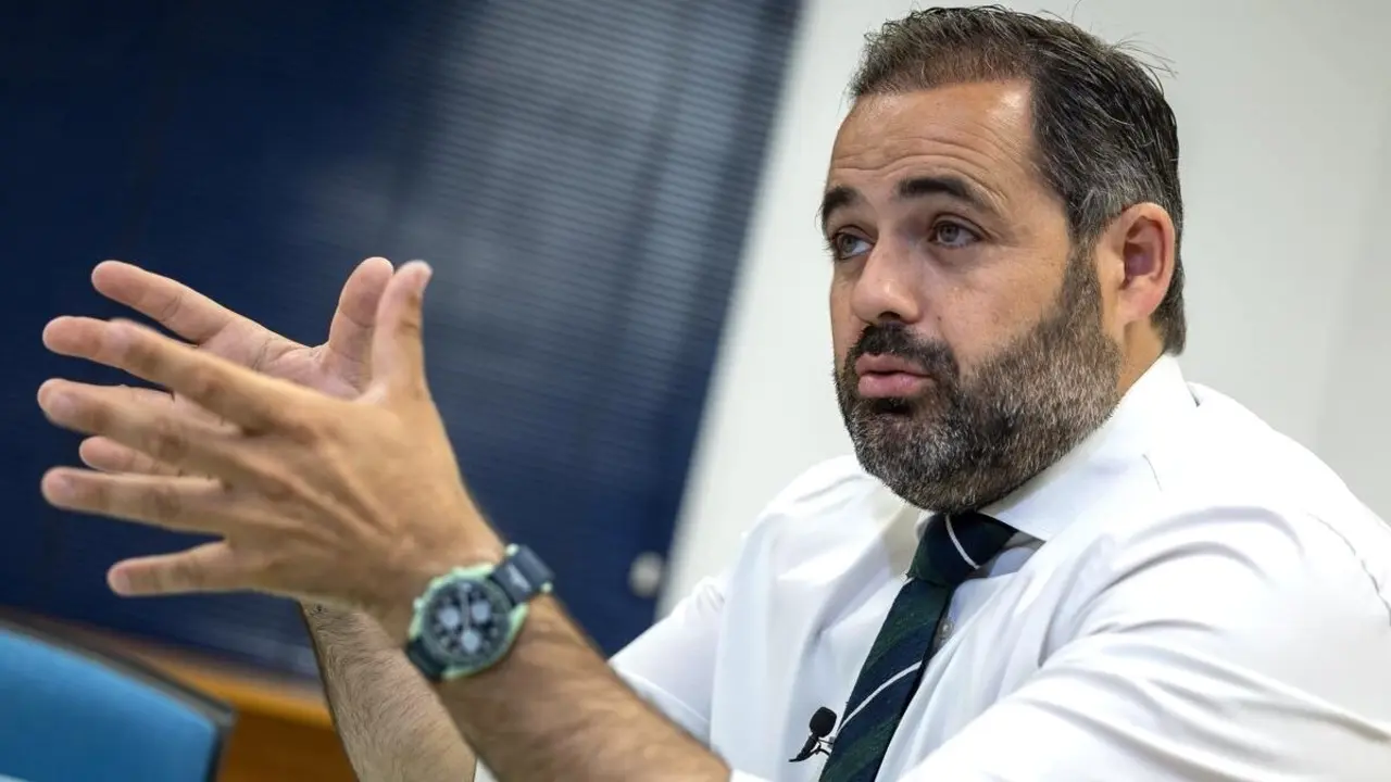 El presidente del PP de Castilla-La Mancha, Paco Núñez, en un momento de la entrevista - EFE/Ismael Herrero