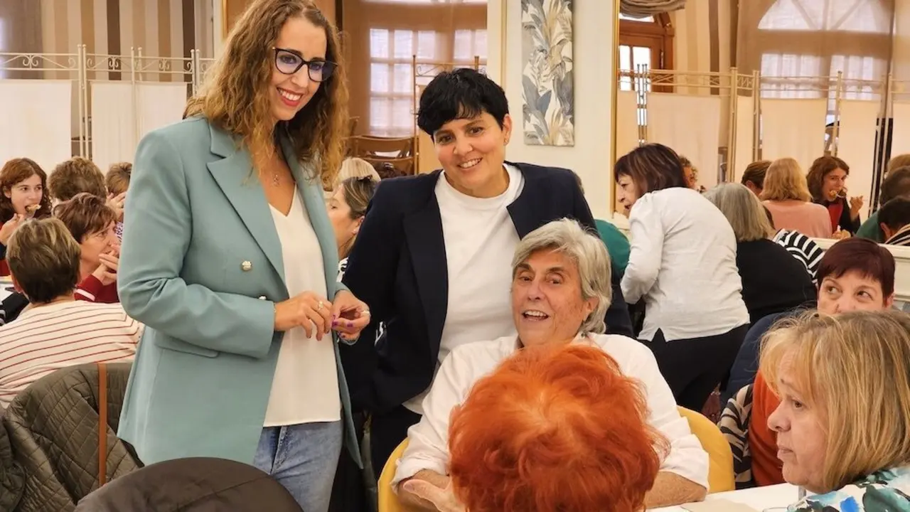La consejera de Igualdad de Castilla-La Mancha, Sara Simón, en un encuentro de una de las federaciones de asociaciones de mujeres
