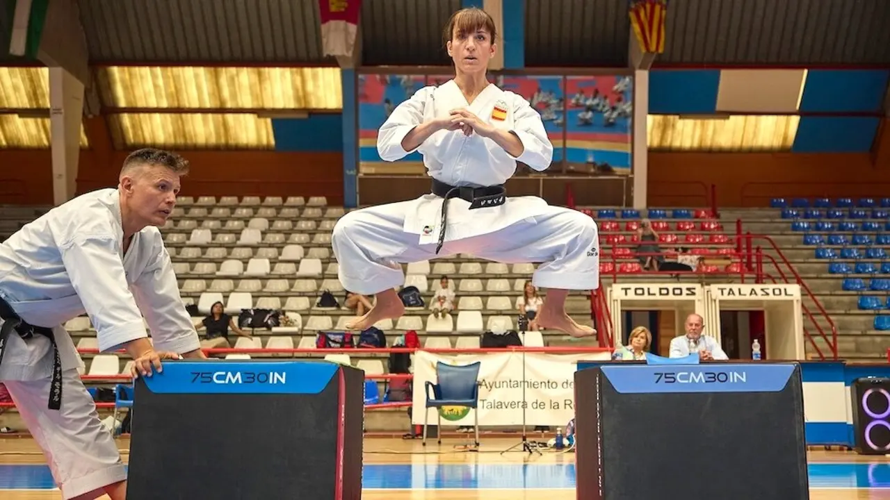 La karateka española Sandra Sánchez participa en la celebración del III Clinic Internacional que lleva su nombre, en Talavera de la Reina, este sábado - EFE/Manu Reino
