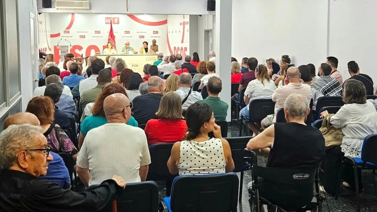 En la imagen un instante de la asamblea del PSOE de Puertollano celebrada este sábado en la Casa del Pueblo