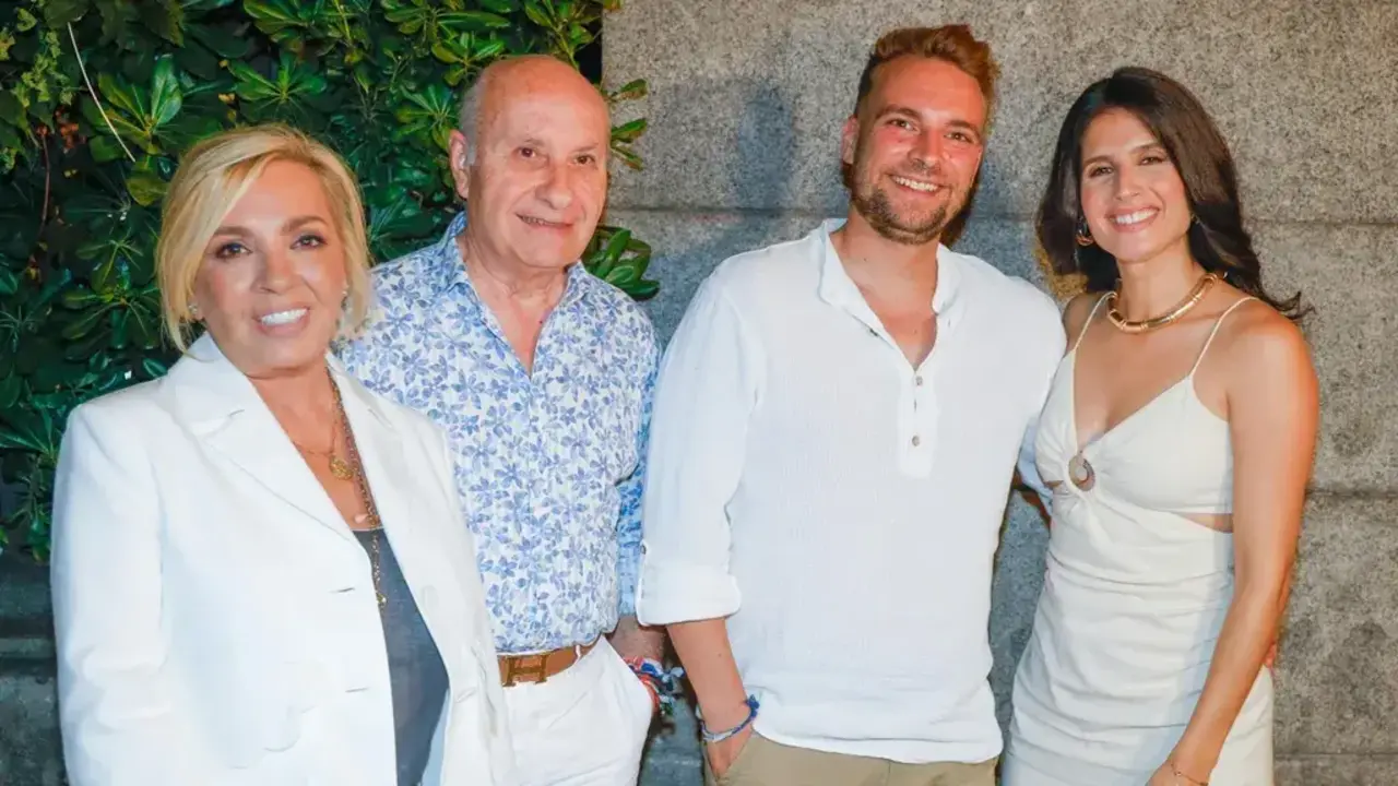 En la imagen Carmen Borrego, su marido José Carlos, su hijo José María y su novia María La Jerezana