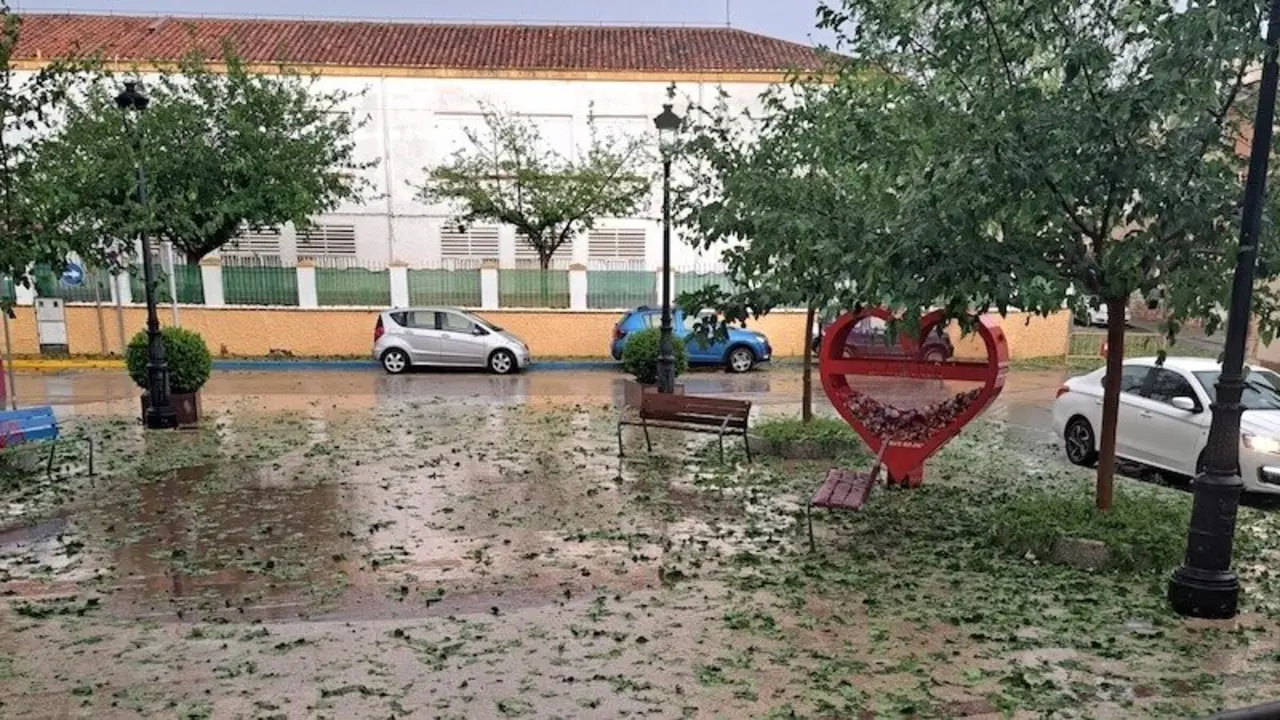 Una intensa tormenta de granizo deja 28 incidencias en la localidad de La Roda (Albacete)