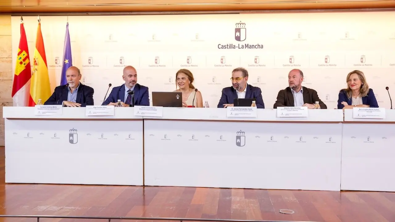 El consejero de Sanidad, Jesús Fernández Sanz, preside la celebración del Consejo de Salud de Castilla-La Mancha, en el salón de actos de la Consejería de Sanidad