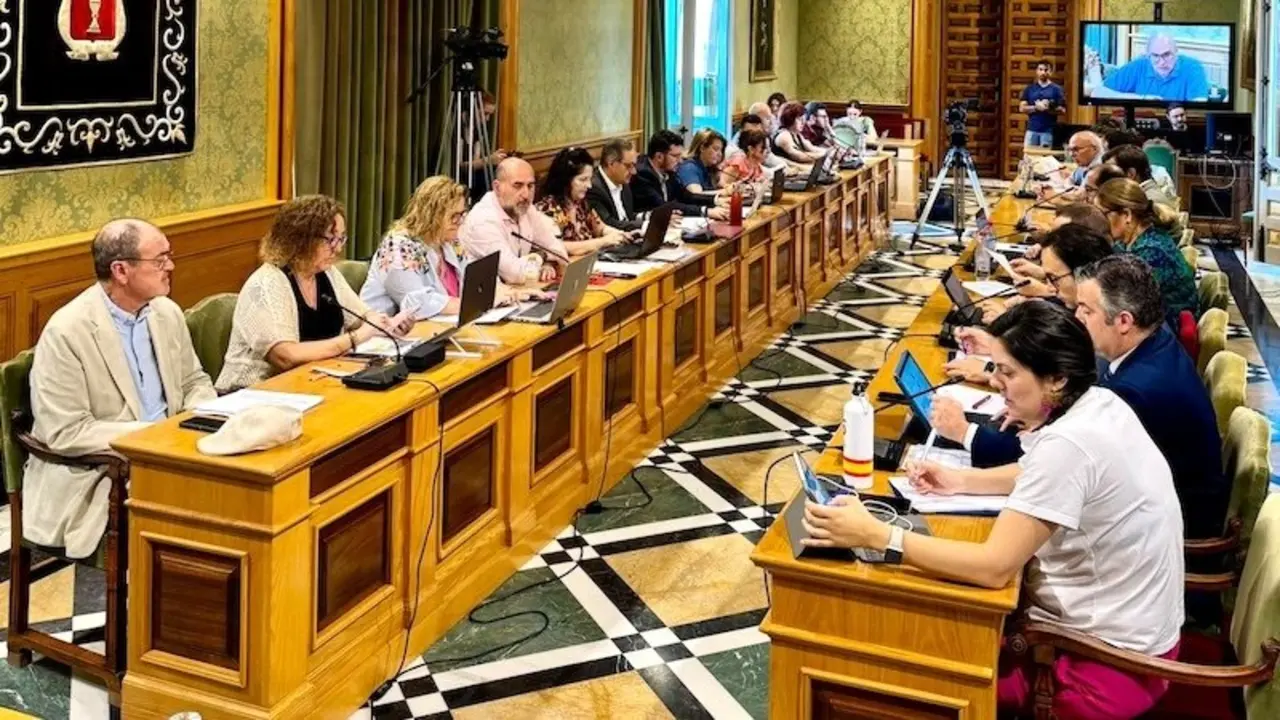 En la imagen un instante del Pleno del Ayuntamiento de Cuenca