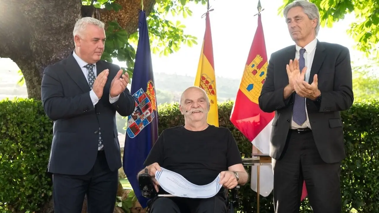 Martín Caparrós recoge el XIII premio Manu Leguineche reivindicado el papel del periodismo