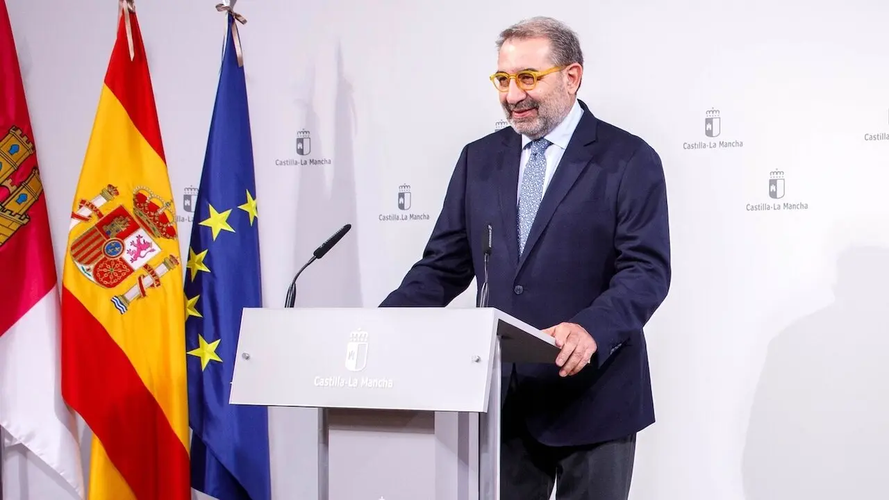 El consejero de Sanidad de Castilla-La Mancha, Jesús Fernández Sanz, ha informado en rueda de prensa de asuntos de su departamento abordados en el Consejo de Gobierno