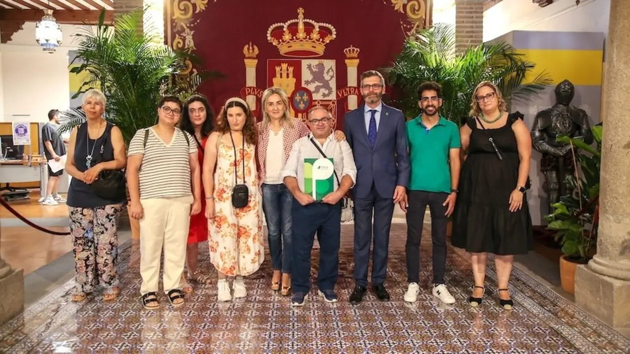 La delegada del Gobierno en Castilla-La Mancha, Milagros Tolón, ha mantenido una reunión con la Plataforma Regional de Representantes de Personas con Discapacidad Intelectual o del Desarrollo