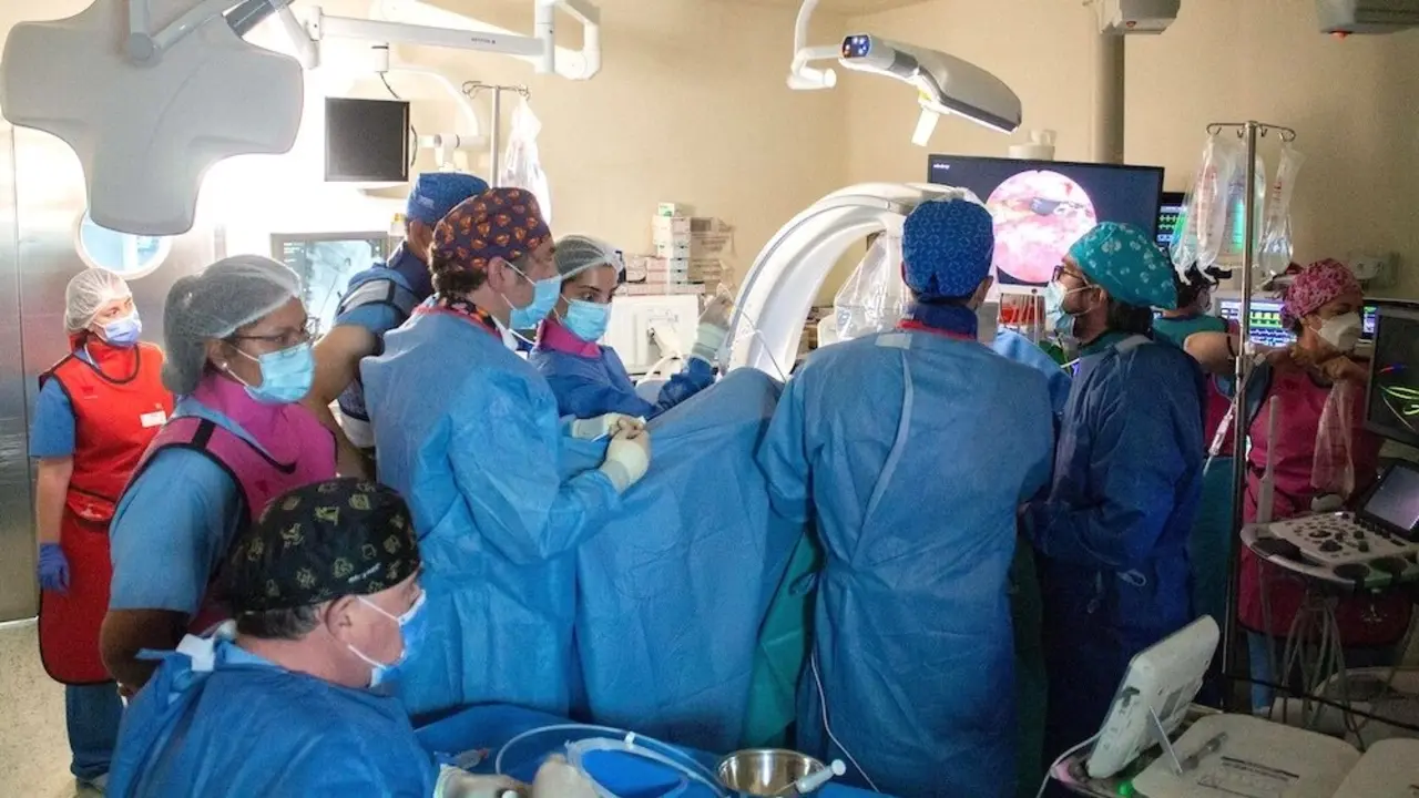 El hospital de Hellín incorpora la cirugía endoscópica para tratar grandes cálculos renales