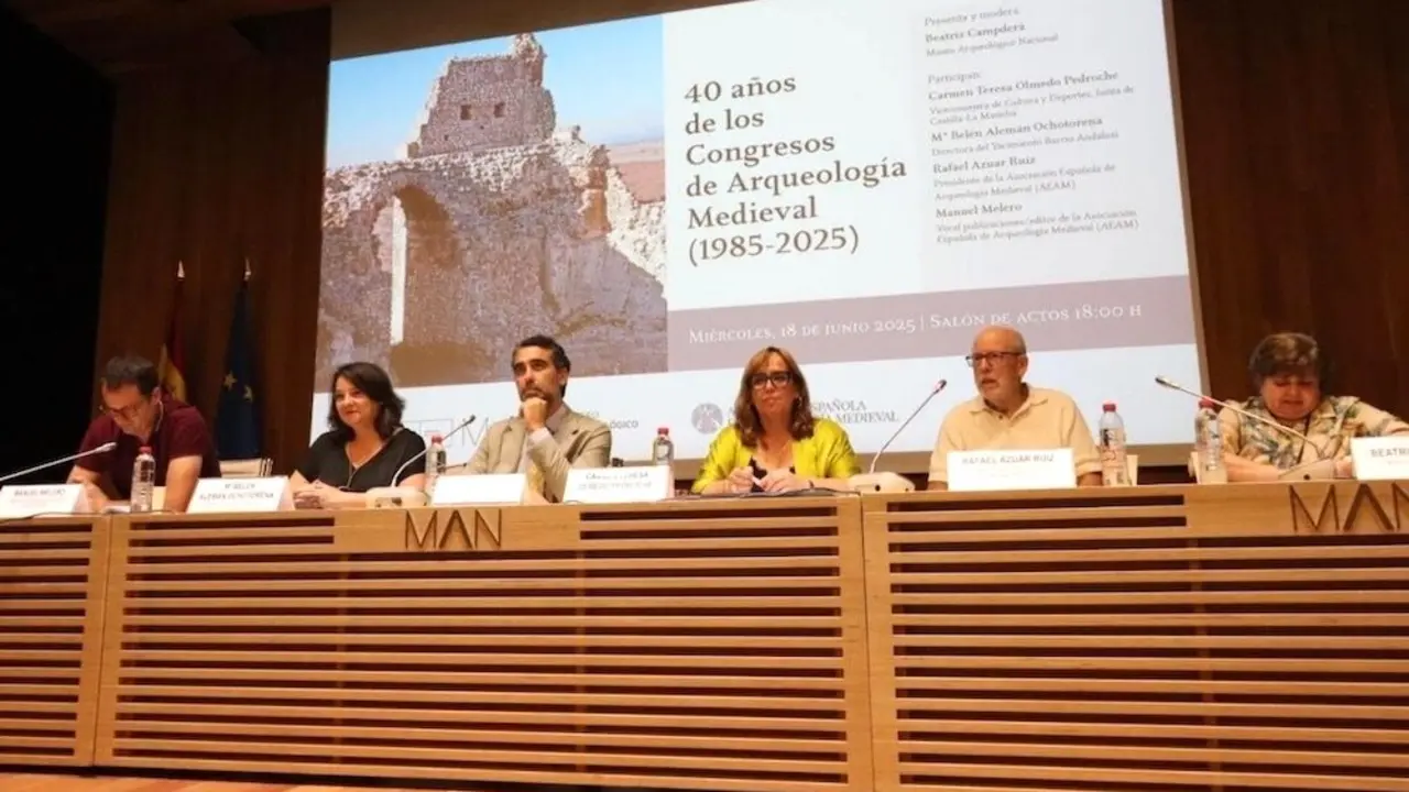 a viceconsejera de Cultura y Deportes, Carmen Teresa Olmedo, durante su asistencia a la celebración de ´40 años de los congresos de Arqueología Medieval´ organizado por la Asociación Española de Arqueología Medieval