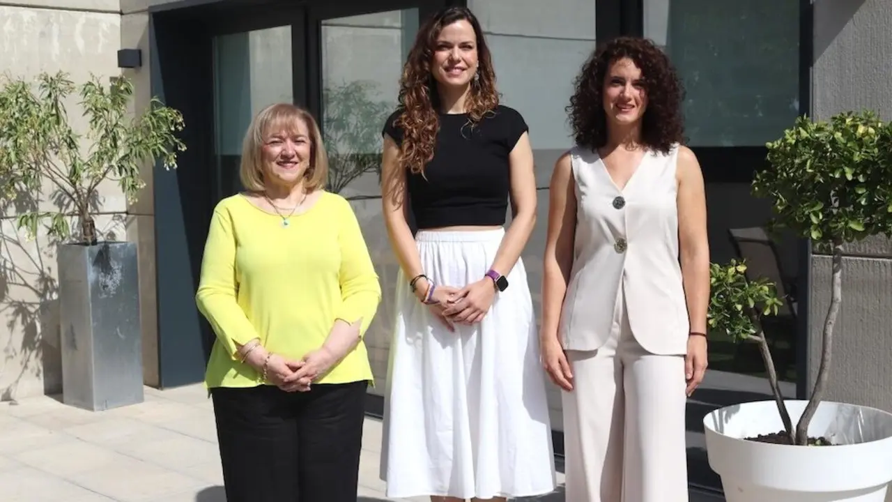 La directora general de Asuntos Europeos, Nazareth Rodrigo, en su visita a la Fundación CERES en Tomelloso (Ciudad Real)