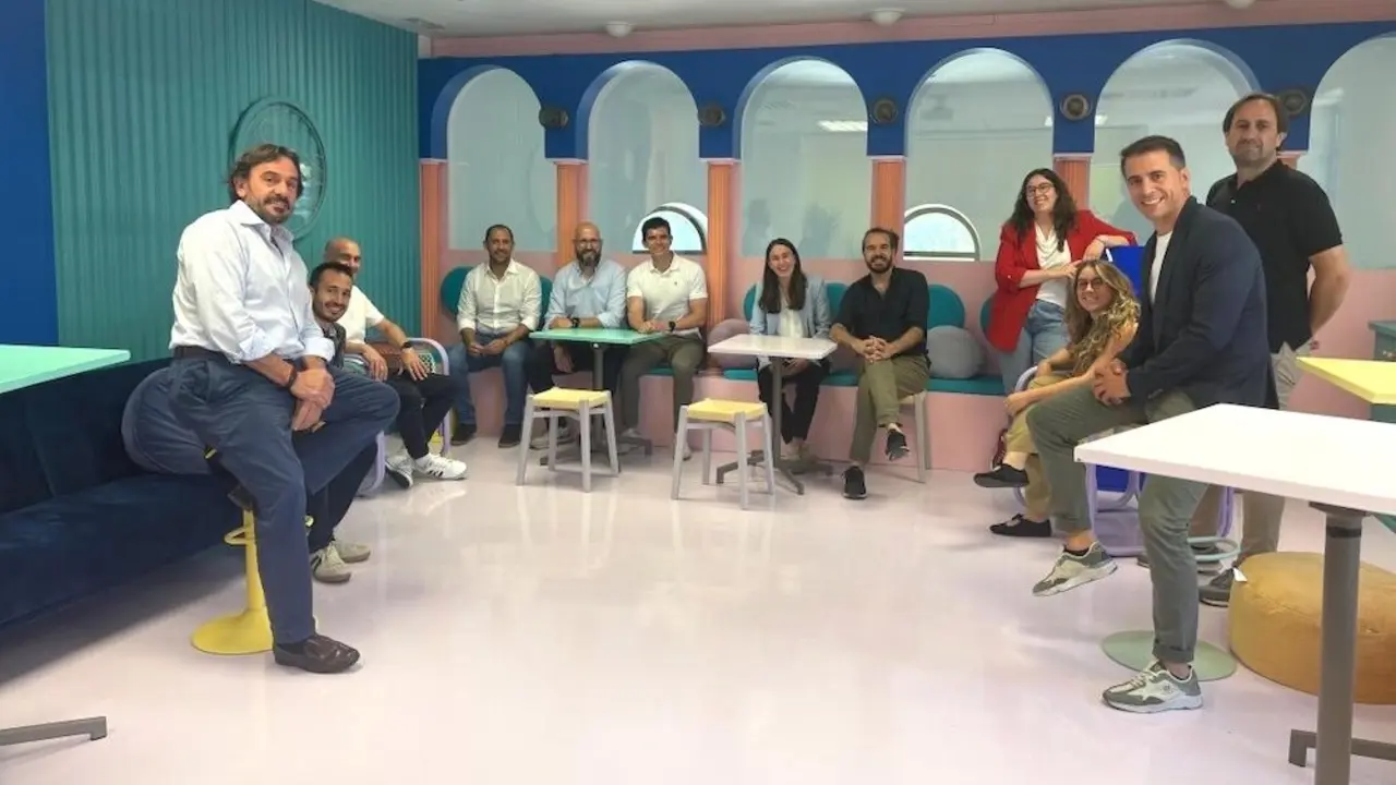 El director general de Juventud y Deportes, Carlos Yuste, ha participado en la Asamblea General de la Red Española de Albergues (REAJ), que ha tenido lugar en Zaragoza