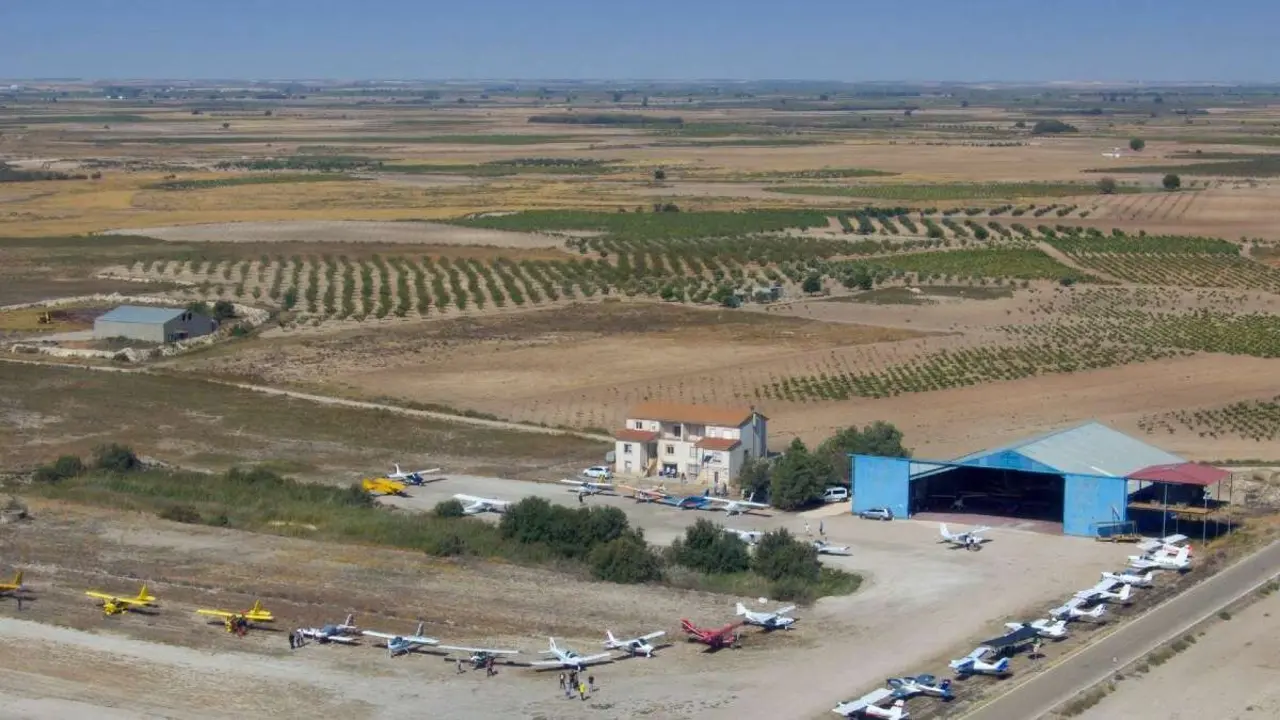 En la imagen de archivo el centro de paracaidismo de la localidad toledana de Lillo