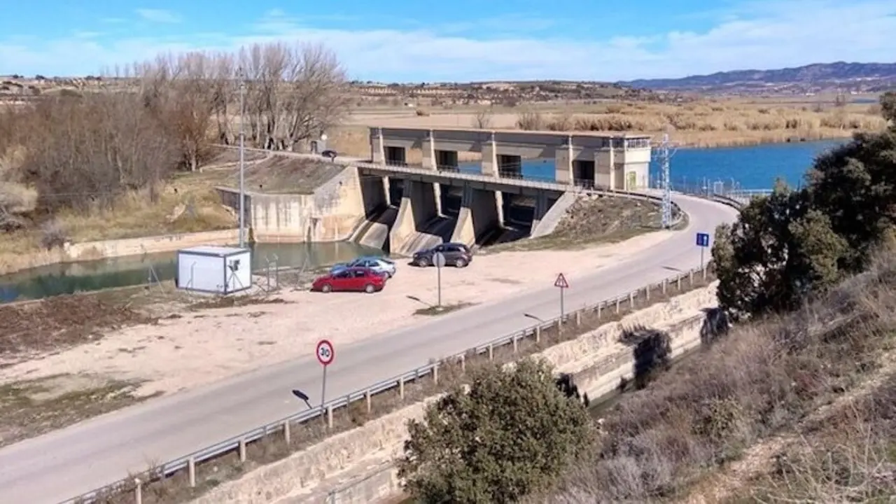 Cuatro heridos tras salirse de la vía un turismo y caer al río Tajo en Almoguera