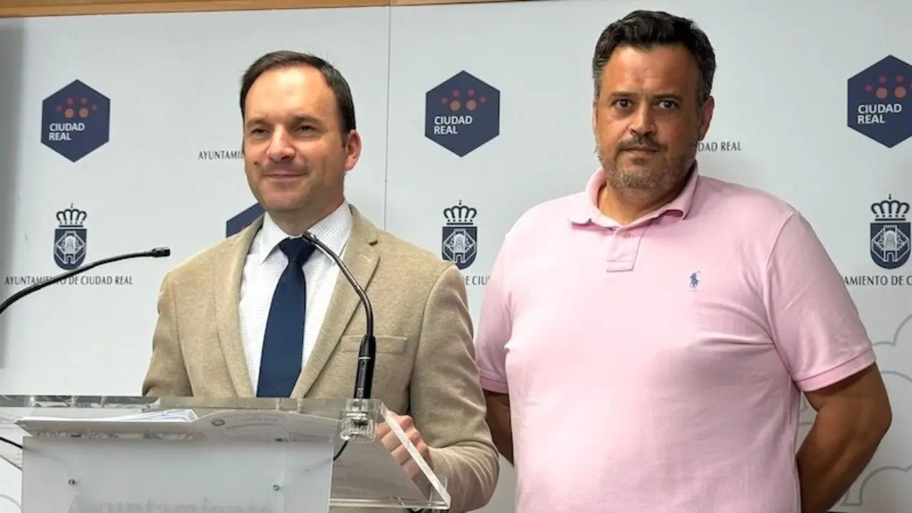 El portavoz del equipo de Gobierno y concejal de Hacienda, Guillermo Arroyo, y el responsable del área de Obras, Miguel Hervás