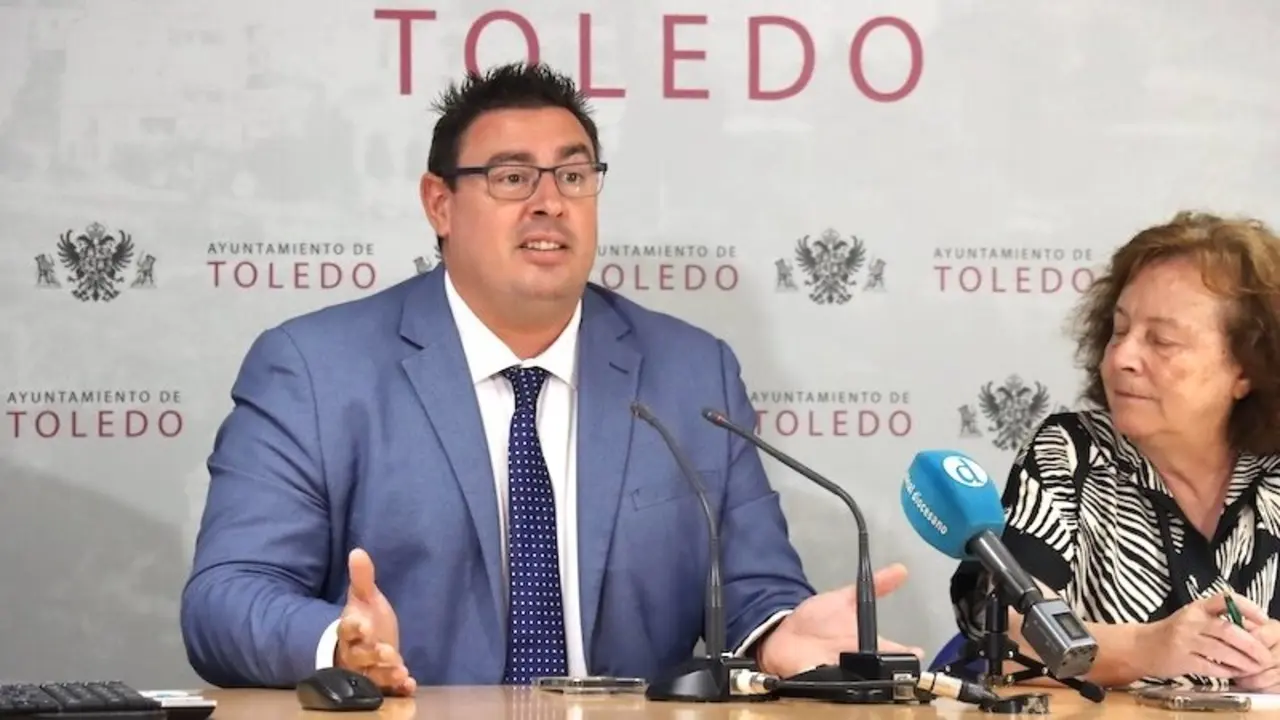 La concejal de Cultura y Festejos, Ana Pérez, junto con el concejal de Festejos y Juventud, José Vicente García-Toledano