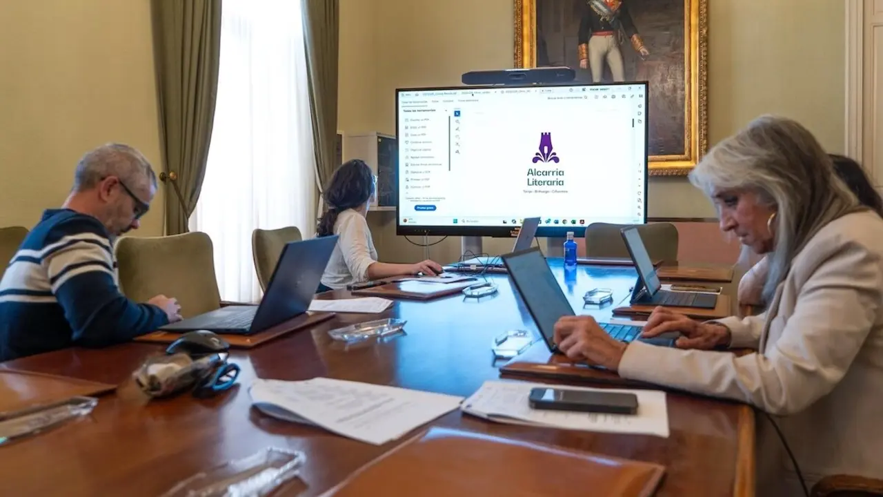 Elegido el logo de la marca 'La Alcarria Literaria', un diseño de Eva Pérez Sanz