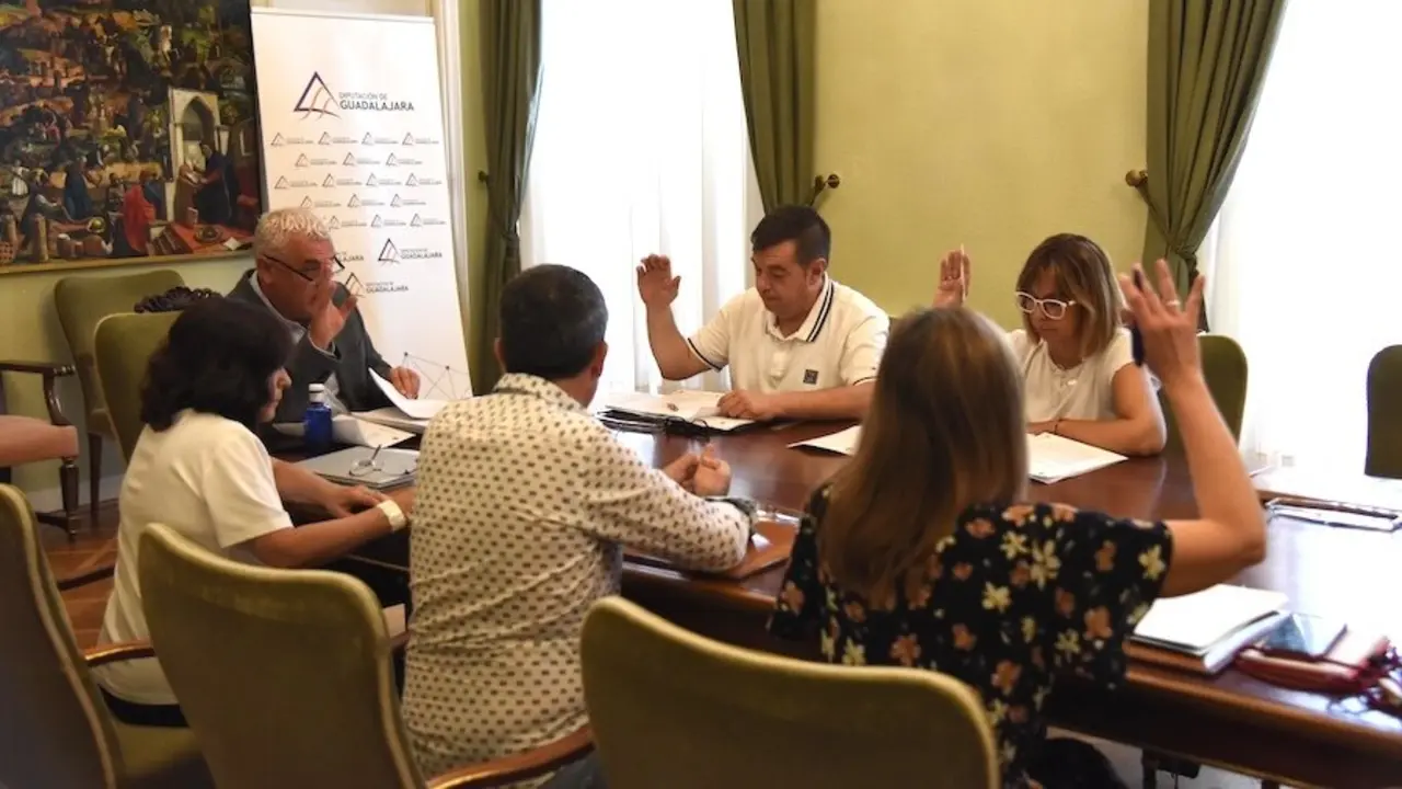 En la imagen un instante de la reunión de la Junta de Gobierno de la Diputación Provincial de Guadalajara