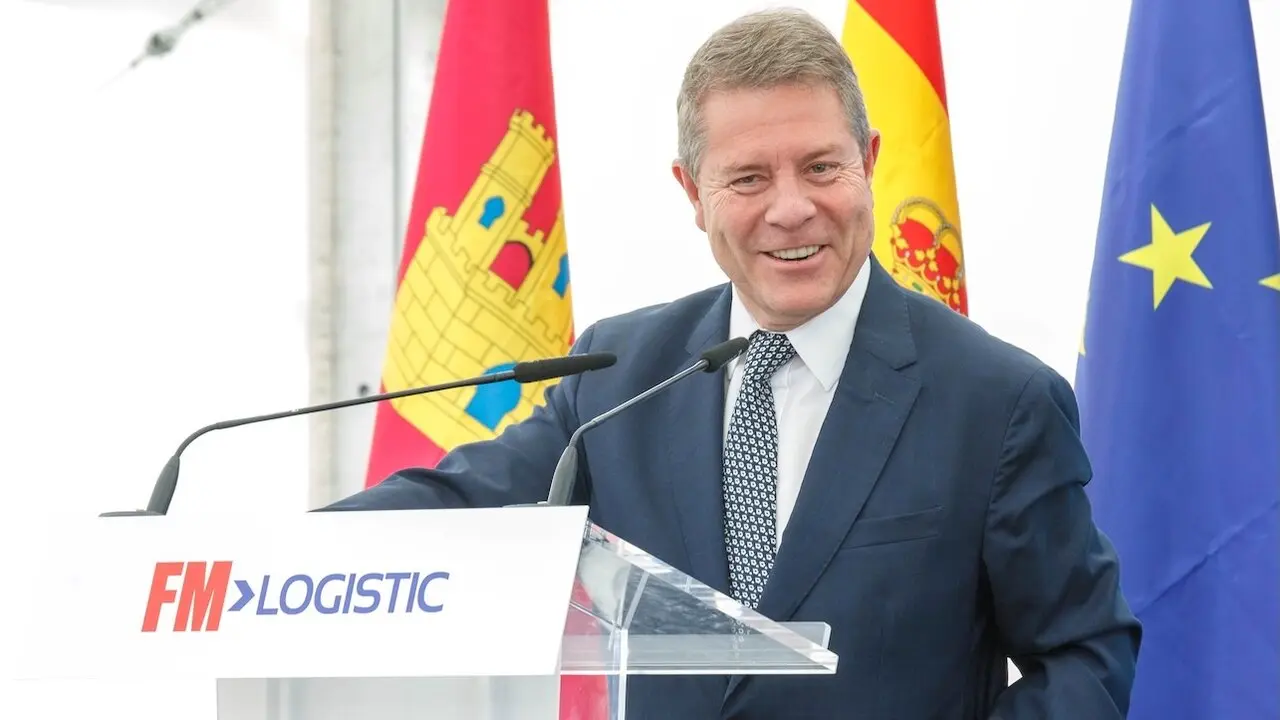 El presidente de Castilla-La Mancha, Emiliano García-Page, ha colocado en Guadalajara, la primera piedra de la nueva planta de la compañía FM Logistic
