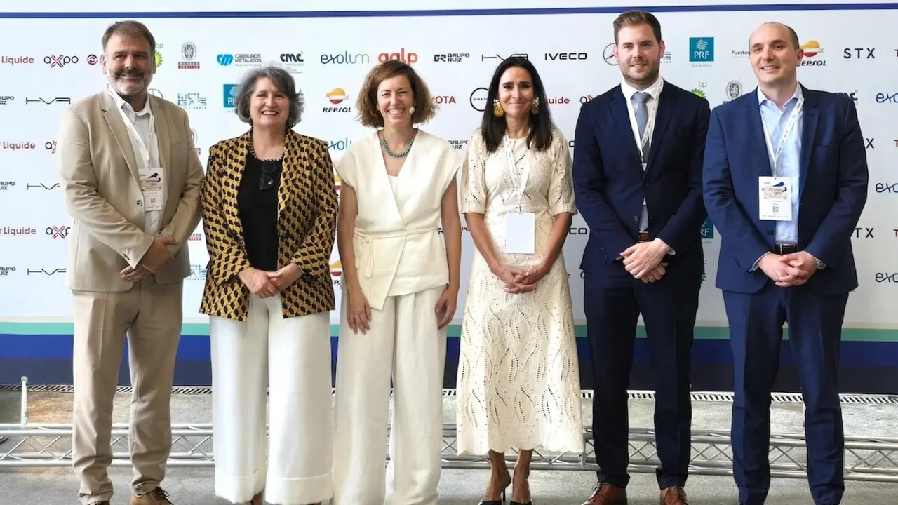 La consejera de Desarrollo Sostenible de Castilla-La Mancha, Mercedes Gómez (2ªizq), durante su participación en el Foro ‘Green Gas Mobility Summit’