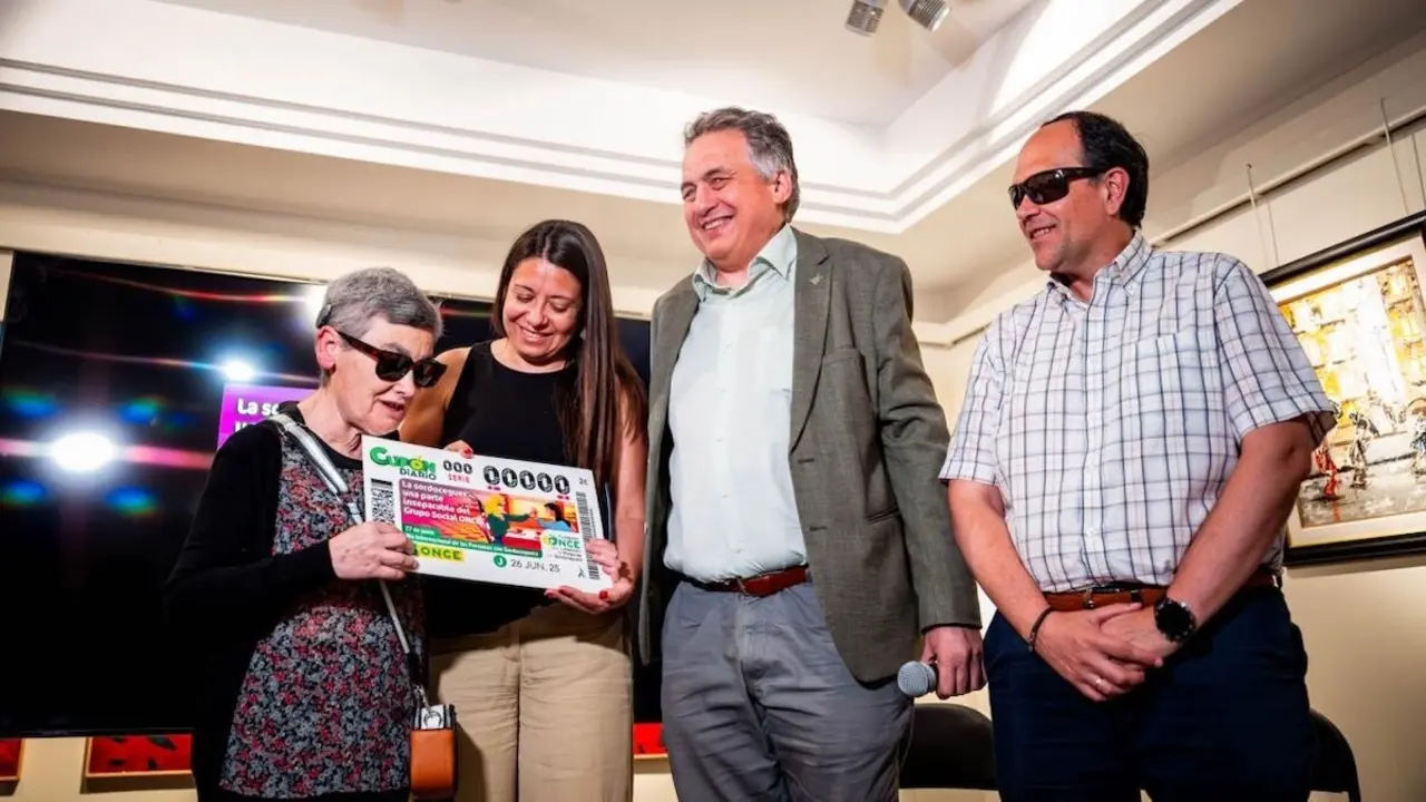 El Gobierno de Castilla-La Mancha impulsa la atención directa y el acceso a la autonomía de las personas con sordoceguera