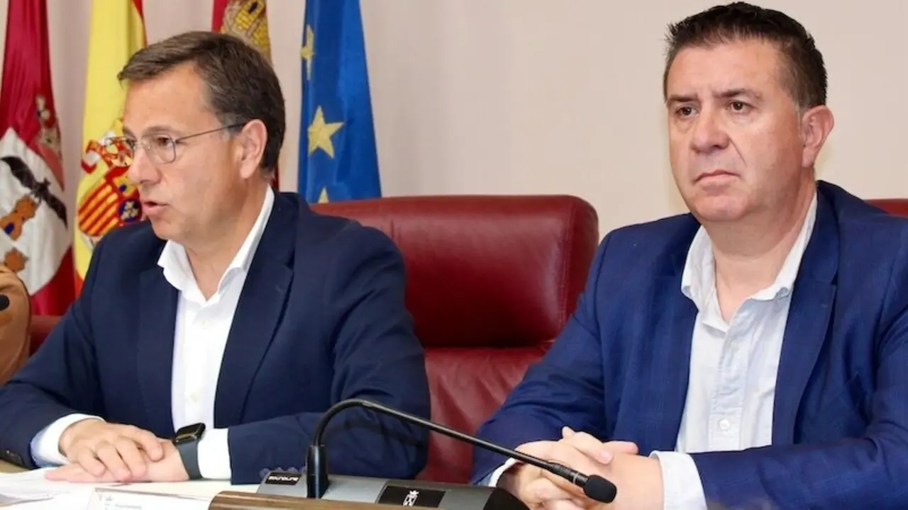 El alcalde de Albacete, Manuel Serrano, junto al presidente de la Diputación de Albacete, Santiago Cabañero, en una imagen de archivo