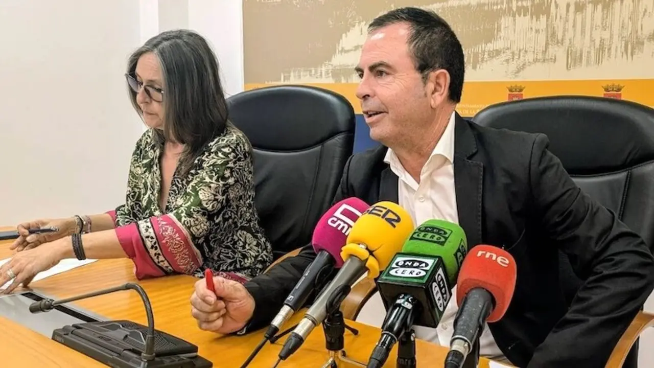 El concejal del PSOE en el Ayuntamiento de Talavera de la Reina (Toledo), José Gutiérrez, en rueda de prensa