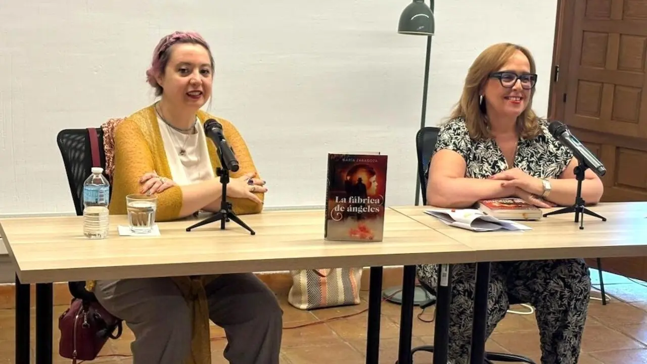 El Gobierno regional ensalza el compromiso con la literatura y la igualdad de la escritora María Zaragoza