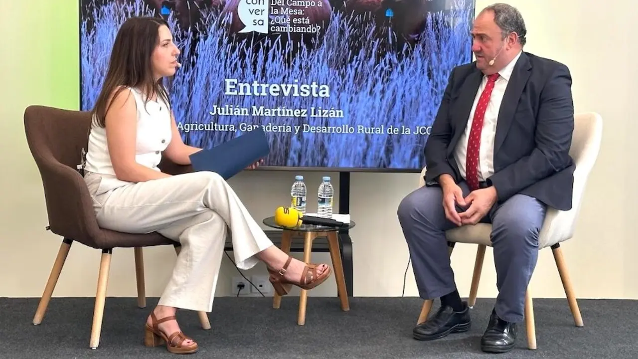 El consejero de Agricultura, Ganadería y Desarrollo Rural, Julián Martínez Lizán en el ‘II Conversa Agro: Del campo a la mesa, ¿qué está cambiando?’, organizado por la Cadena SER