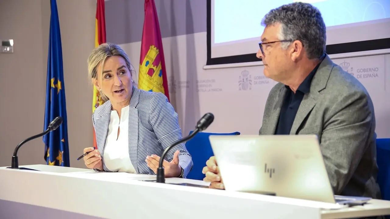 La delegada del Gobierno en Castilla-La Mancha, Milagros Tolón, ha presentado el balance de la primavera 2025 en Castilla-La Mancha, junto al delegado territorial de la Aemet, Luis María Bañón, en una rueda de prensa