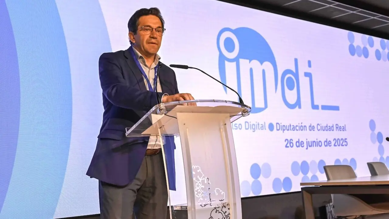 Miguel Ángel Valverde traslada a ediles la apuesta de la Diputación de Ciudad Real por la capacitación digital