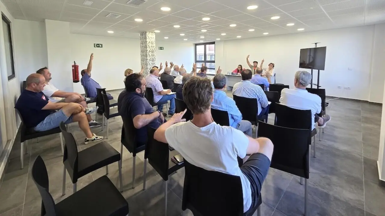 En la imagen un instante de la Asamblea de la Asociación de Municipios Ribereños de Entrepeñas y Buendía
