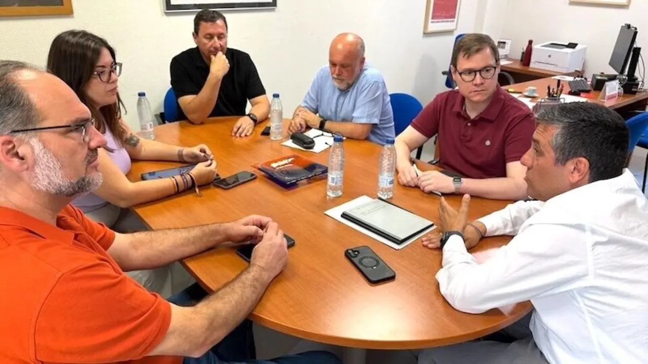 El secretario general de CCOO de Castilla-La Mancha, Javier Ortega, se reúne con el coordinador regional de IU, Pedro Mellado